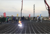 兩千五百人為<em>G15</em><em>高速</em>公路的“<em>最后</em><em>一公里</em>”奮斗
