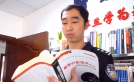 貴港市公安局民警何柱，計(jì)算機(jī)前的抗疫英雄