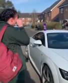 疫情期間，22歲英國護士出門上班，整條街為她鼓掌，愿所有逆行的<em>英雄</em>都能平安歸來！