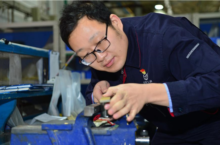 <em>方</em><em>文墨</em>：自制改進工具數百件，加工精度逼近零公差