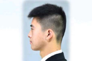 <em>民航</em><em>服務(wù)</em><em>禮儀</em>——男性發(fā)型<em>要求</em>——<em>側(cè)面</em>