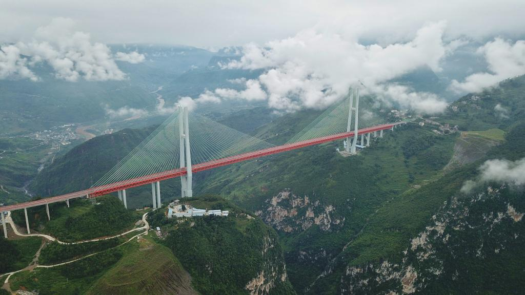 奮斗百年路 啟航新征程·神州巡禮丨貴州：撕掉“絕對<em>貧困</em>”<em>的</em>千年標(biāo)簽
