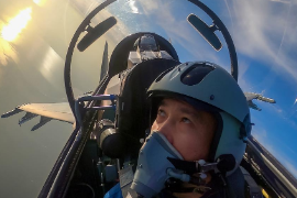 <em>空中</em><em>乘務</em><em>專業</em>《<em>民航</em><em>法律法規</em>——從“<em>空中</em>拼刺刀”到“讓我們云端相見”，<em>中國空軍</em>從來無畏挑戰！》<em>課程</em><em>思</em><em>政</em><em>案例</em>