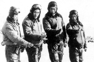 “<em>空中</em>拼<em>刺刀</em>”，拼出如今鋼多氣盈骨更硬——李世英中隊(duì)演練戰(zhàn)術(shù)