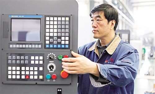 “滕州工匠”趙峰： 土工匠叫板洋專(zhuān)家