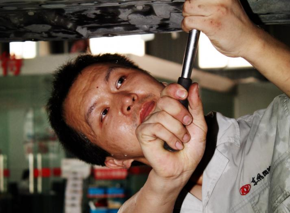 汽車修理技師方德明：<em>不為</em><em>繁華</em><em>易</em>初心