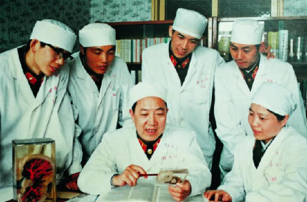 中國肝膽外科之父 吳孟超 <em>為國為民</em>披肝瀝膽