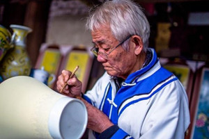 非物質文化遺產手工制瓷優秀傳承人——張文月