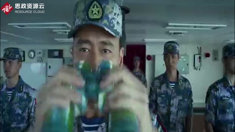 《戰(zhàn)狼2》中這段最精彩，海軍艦隊及時來接僑民，厲害了我的國！