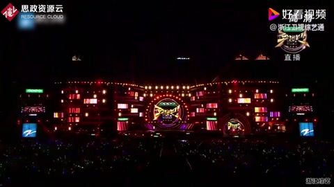 劉歡溫柔演唱《彎彎的月亮》，唱的傷感深情，歌詞走心好聽(tīng)！