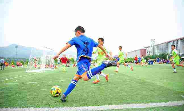 <em>運動</em><em>訓練</em>：《校園足球理論指導<em>與</em><em>實踐</em>--大連青訓教父》<em>課程</em><em>思</em><em>政</em>案例