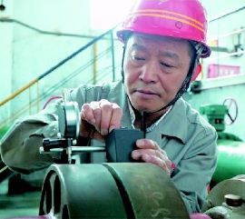 冶金工匠—<em>毫厘</em><em>之間</em><em>見</em>“<em>匠心</em>”李賓