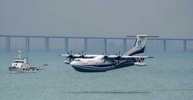 AG600鯤龍大型水陸兩棲<em>飛機</em>：國家應急救援體系建設急需的重大航空裝備