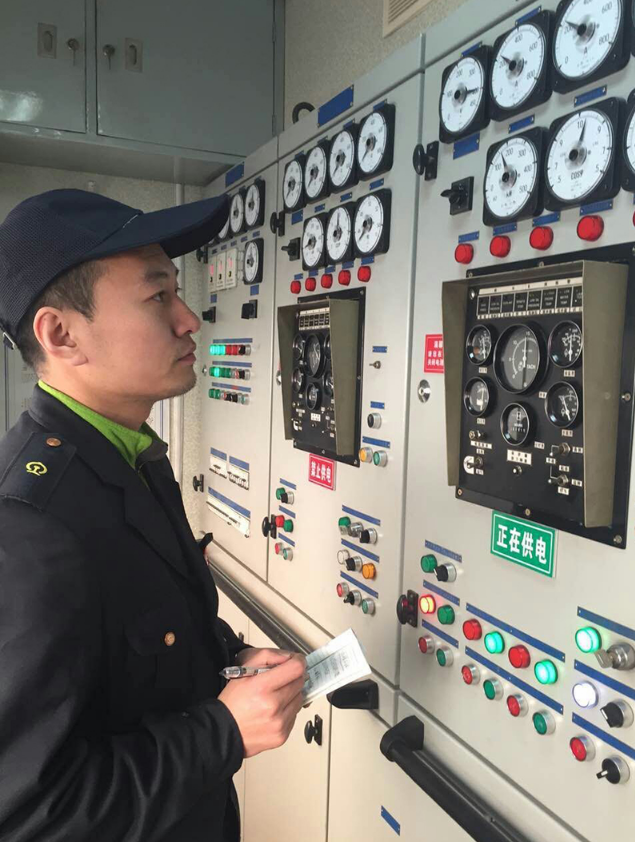 【<em>向</em><em>堅(jiān)守</em><em>崗位</em>的人<em>致敬</em>】發(fā)電車乘務(wù)員苗惠：過年過節(jié)跟我們沒什么關(guān)系