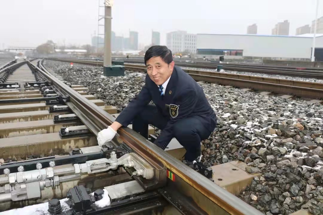 新時代安全榜樣 擎起安全一片天-中國鐵路沈陽局集團有限公司吉林車務段吉林西站值班員崔力7