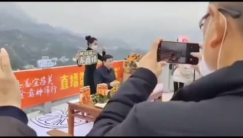 縣委書記變身“吃<em>播</em>”，線上“<em>帶</em><em>貨</em>”4萬公斤