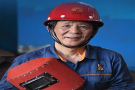 “七一勛章”獲得者艾愛國：當<em>工人</em>就要當一個好<em>工人</em>