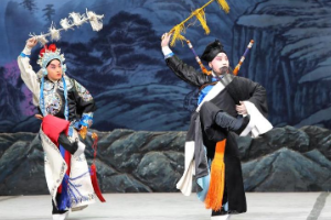 《秦<em>瓊</em>觀陣》獨特別致的“雙人趟馬”