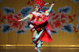 國(guó)家大劇院<em>話劇</em>《風(fēng)雪夜歸人》戲中戲京劇《樊江關(guān)》趟馬