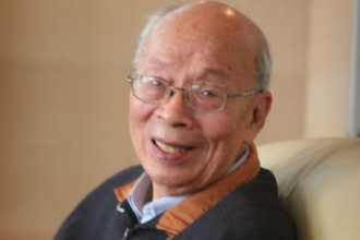 吳家麟—撰寫的《<em>憲法</em>基本<em>知識</em>》是新中國第<em>一</em>本宣傳<em>憲法</em>的著作