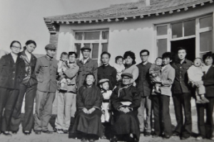 <em>三千</em><em>孤兒</em>入<em>內蒙</em>—<em>國家</em><em>的</em><em>孩子</em>1