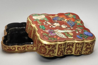 中華傳統文化—清描金漆<em>嵌</em>玉石花蝶紋盒